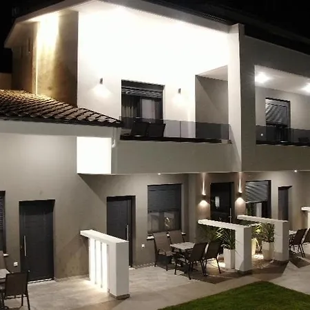 Perla Inn *